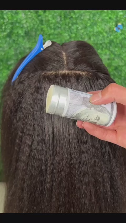 Le baton de cire pour cheveux
